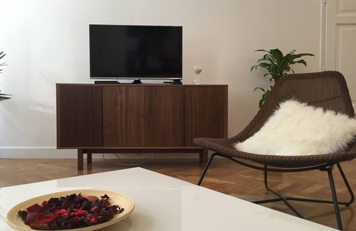Inner City Budapest Apartment | ArtApart Luxury And Art In Budapest - Apartment K1