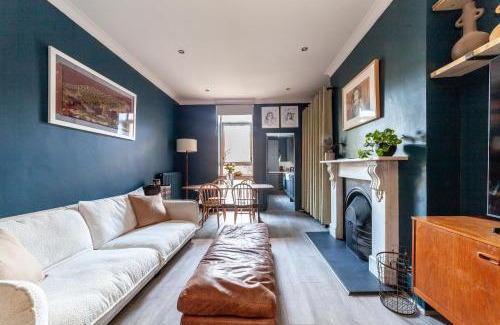 Dalston Apartment | Arte Stays - 2 Bed Luxurious Flat, Garden, 5min Dalston st., Parking Available, Serviced Accommodation - up to 5 ppl