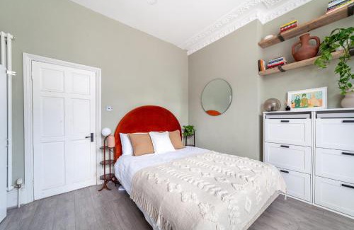 Dalston Apartment | Arte Stays - 2 Bed Luxurious Flat, Garden, 5min Dalston st., Parking Available, Serviced Accommodation - up to 5 ppl