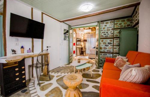 Tragilos House | Artemis Goddess Nest - Aquatic Getaway