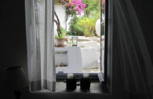 Apollonia House | Artemonas: House with character