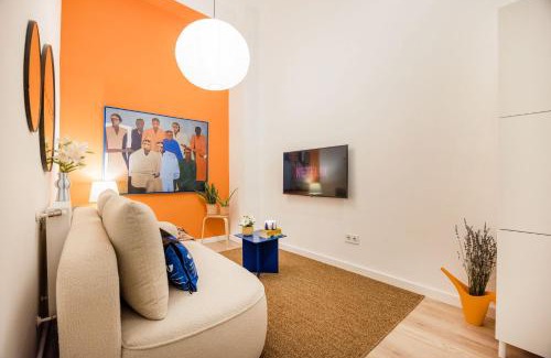 Belso-Ferencvaros Apartment | Artful 3BR Home by Danube River & Market Hall