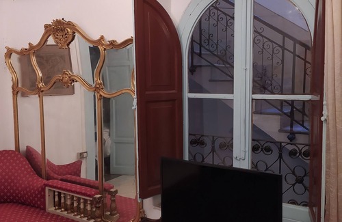 Borgo Vecchio Apartment | Artful home Palermo WiFi 90 square meters WI-FI