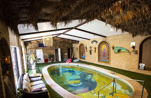 Southeast Heights House | ArtHouse505 w/indoor pool & unique retro experience