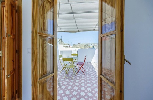 Pedralba Apartment | ARTISAN HAVEN: CABANYAL OASIS