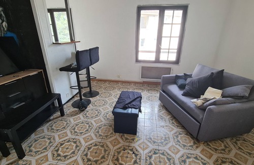 Sarcelles Apartment | Artist's studio plus parking space