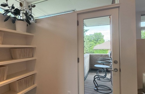 Hilltop House | Artistic and Modern 3-bedroom house with art studio and open creative space