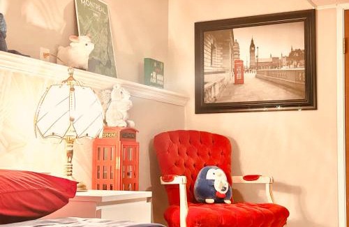 North Glenmore House | Artistic and stylish english charm backyard private guest house with master bedroom and living room