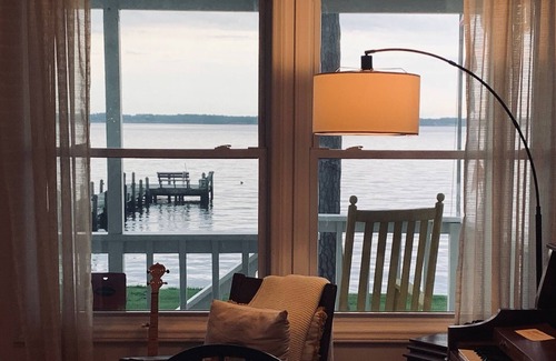 River Road Cottage | Artistic Pamlico Cottage just downriver from Washington NC