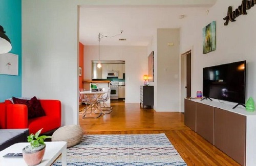 Chestnut House | Artsy, clean 2BD/1BT house near DT|Google|Backyard