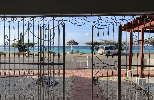 Pos Chiquito Villa | Aruba Windsong Villa - Oceanfront with pool