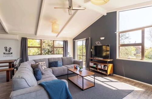 Lynmore House | As You Do | Walk to the Redwoods with Spa Pool