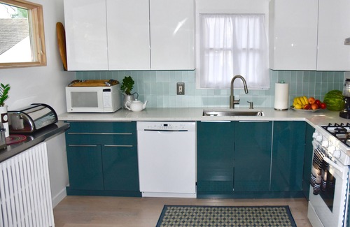 Asbury Park House | Asbury Park, Sunlit, 3 story home: 2-br, 2 full bath w 4 beach passes + bikes