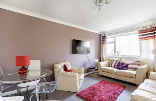 Ascot Apartment | Ascot - Spacious 2 bed apartment ideal for Business or Leisure