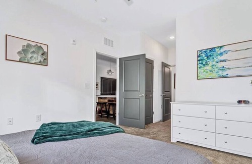 Avery Creek Apartment | Asheville Contemporary unit W/Pool & Clubhouse