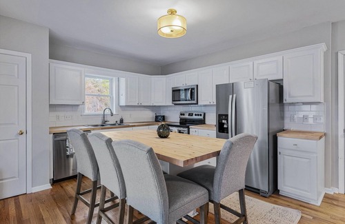 Fletcher House | Asheville Home close to Airport! 20 minutes to Biltmore!