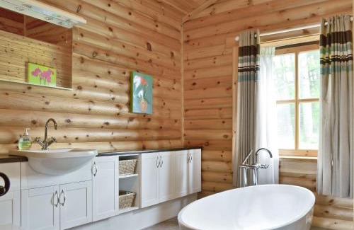 Glenfarg House | Ashknowe Log Cabin - S4590