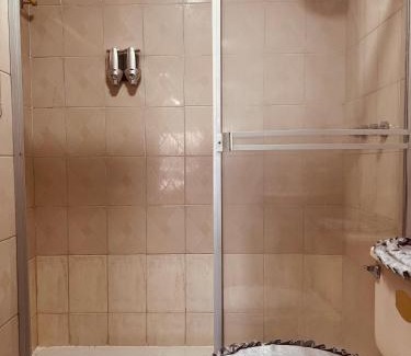 Quito House | AShostEcuador, Quito, rooms & suits, Quito cerca parque La Carolina