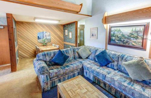 Mammoth Lakes House | Aspen Creek #401 Year-Round Outdoor Activities