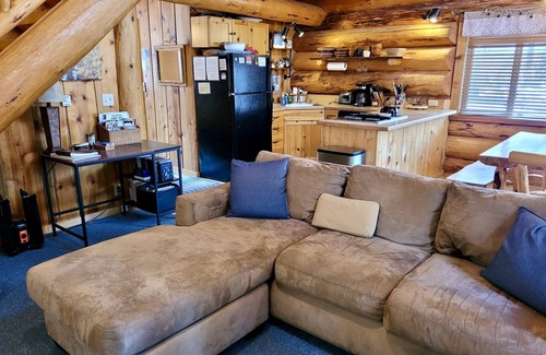 Winthrop Cabin | Aspen Hollow Cabin-Dog Friendly, Close to River and Walk to Ski Trail!
