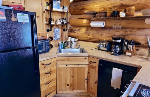 Winthrop Cabin | Aspen Hollow Cabin-Dog Friendly, Close to River and Walk to Ski Trail!