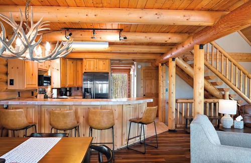 Cripple Creek Cabin | ★ Aspen View Log Cabin ★ Mountain Vistas + Game Room Retreat