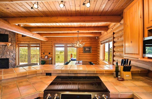 Cripple Creek Cabin | ★ Aspen View Log Cabin ★ Mountain Vistas + Game Room Retreat