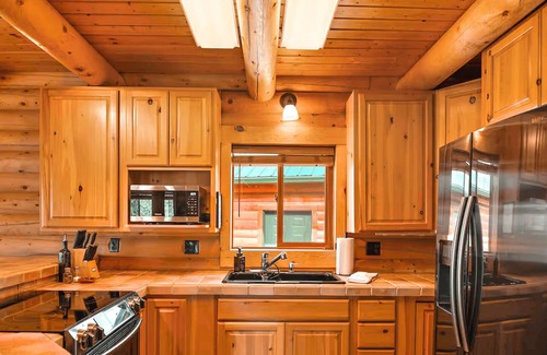 Cripple Creek Cabin | ★ Aspen View Log Cabin ★ Mountain Vistas + Game Room Retreat