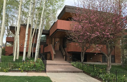 West End Apartment | Aspen West End 2 Bdrm/2 Bath Apartment