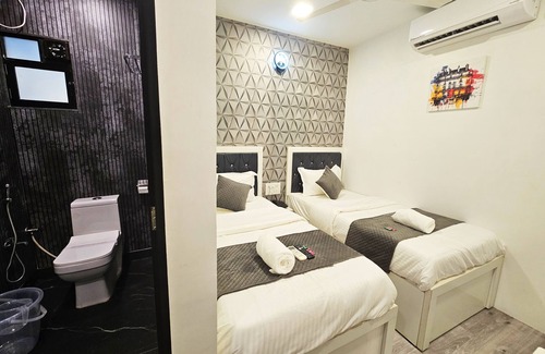 Kandivali East Hotel | Astha Home Shared Pool Rooms