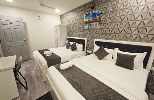 Kandivali East Hotel | Astha Home Shared Pool Rooms