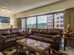 Downtown Honolulu Hotel | Aston at the Executive Centre Hotel