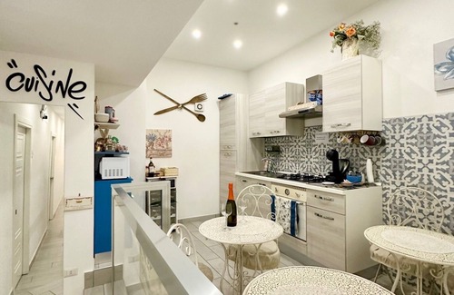 Historical Center Bed & Breakfast | Astonishing Studio for 2 people in the Heart of Naples 3P