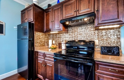 Astoria Apartment | 'astoria Painted Lady' Historic Apt w/River View!