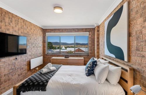 Jindabyne Apartment | Astrids at Central Park - 2BR l Lake & Mountain Views l Central Location l WiFi