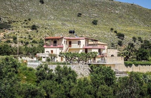 Exopoli Apartment | Astrostudio Chania Holidays Apartments 4 ☀️[ 3Km from sea ] Mountain & Sea view