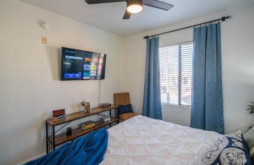 Tempe Apartment | Asu Getaway - King Beds- Self Check-In- Pool 2041