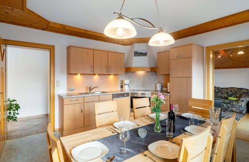 Bruck an der Grossglocknerstrasse Villa | Beautiful villa for 5 guests with WIFI, TV and balcony