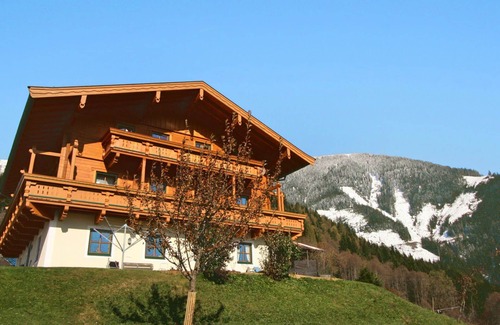 Bruck an der Grossglocknerstrasse Villa | Beautiful villa for 5 guests with WIFI, TV and balcony