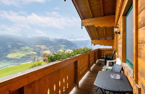 Bruck an der Grossglocknerstrasse Villa | Beautiful villa for 5 guests with WIFI, TV and balcony