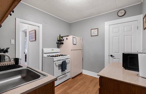 Prospect Park Apartment | At Home Feel Apt Close to University and Tram Stop, Garage and Patio incl