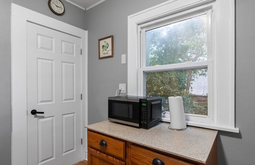 Prospect Park Apartment | At Home Feel Apt Close to University and Tram Stop, Garage and Patio incl
