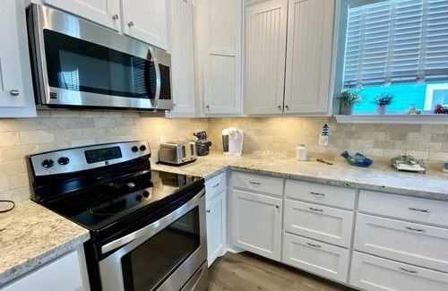 Crystal Beach House | AT LONG LAST - 3 bedroom, close to beach, fenced yard, cargo lift!