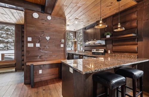 Lac-Superieur Ski Chalet | At only 7 km from Mont-Tremblant Skiing, Dream Chalet with Spa & Fireplace