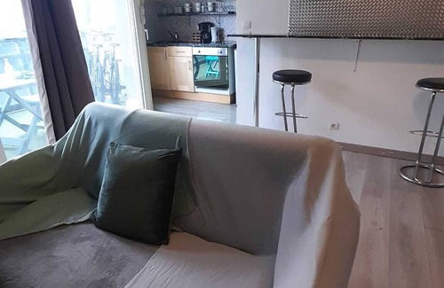 Cergy Apartment | At the foot of the station and in the heart of the town of cergy le haut
