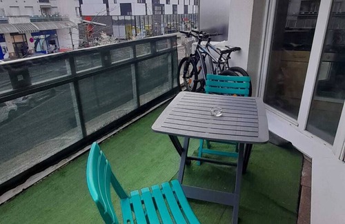 Cergy Apartment | At the foot of the station and in the heart of the town of cergy le haut
