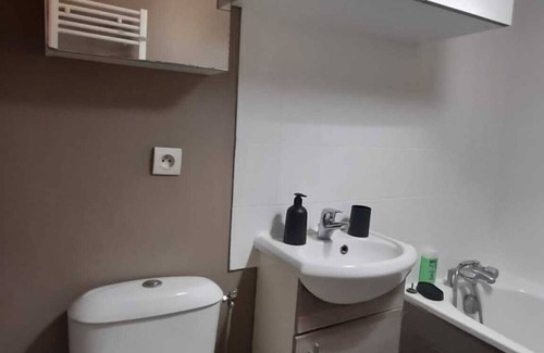 Cergy Apartment | At the foot of the station and in the heart of the town of cergy le haut