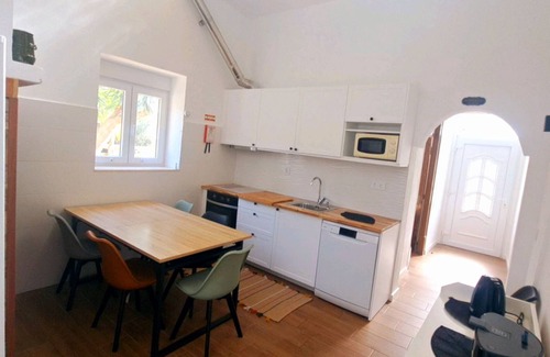 Quatrim do Sul Cottage | Atelier Rural Quinta do Forno. Living in the countryside with your feet on the beach. Try it out