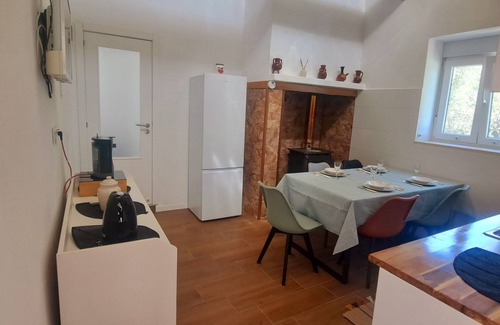 Quatrim do Sul Cottage | Atelier Rural Quinta do Forno. Living in the countryside with your feet on the beach. Try it out