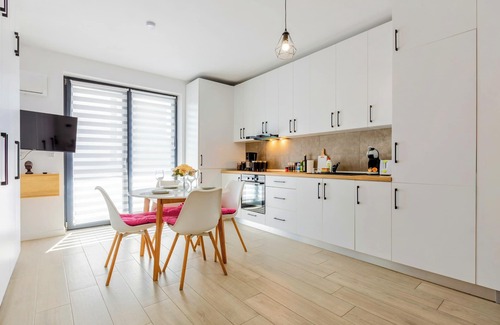 Timisoara Apartment | ATENEO - Studio DeLuxe MODERN Apartment, BIG Balcony, Plus FREE Parking
